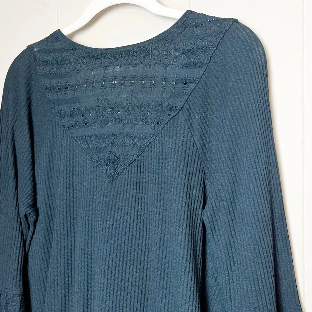 Free People Parisian Nights Top Medium black solid bell sleeve eyelet lace‎ boho